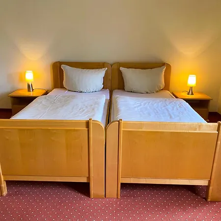 Zur Wirtin Eventlocation Und Gaestehaus بيت ضيافة