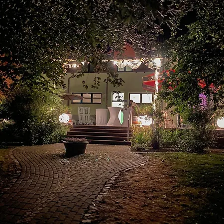 Maison d'hôtes Zur Wirtin Eventlocation Und Gaestehaus Karstädt