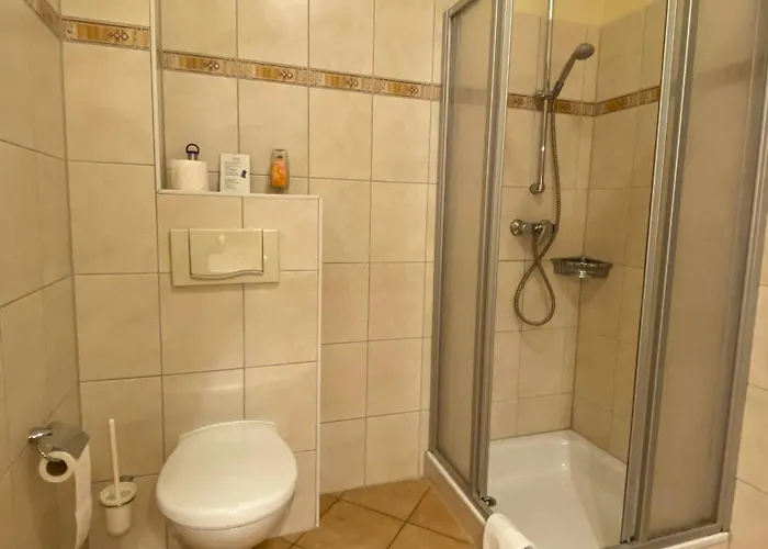 Zur Wirtin Eventlocation Und Gaestehaus בית הארחה 3*