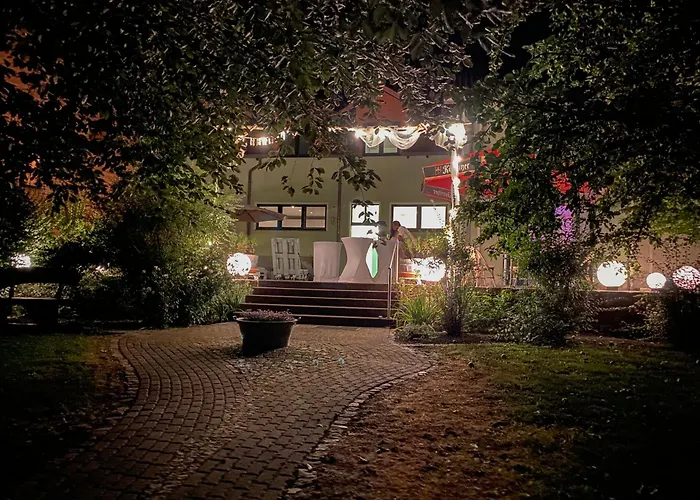 בית הארחה Zur Wirtin Eventlocation Und Gaestehaus Karstädt