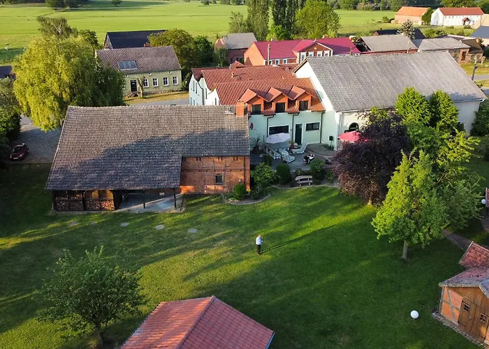 Zur Wirtin Eventlocation Und Gaestehaus בית הארחה Karstädt