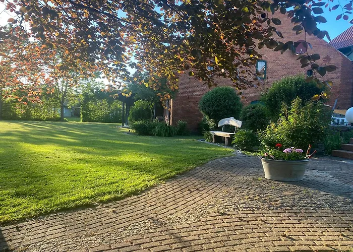 Zur Wirtin Eventlocation Und Gaestehaus בית הארחה Karstädt